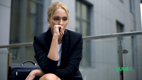 Kaygılı Bağlanma Nedir? Belirtileri, Nedenleri ve Çözüm Yolları